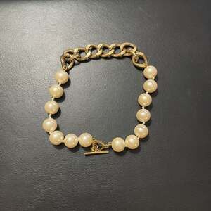 Vintage Gold Tone Chain Link & Faux Pearl Toggle Bracelet